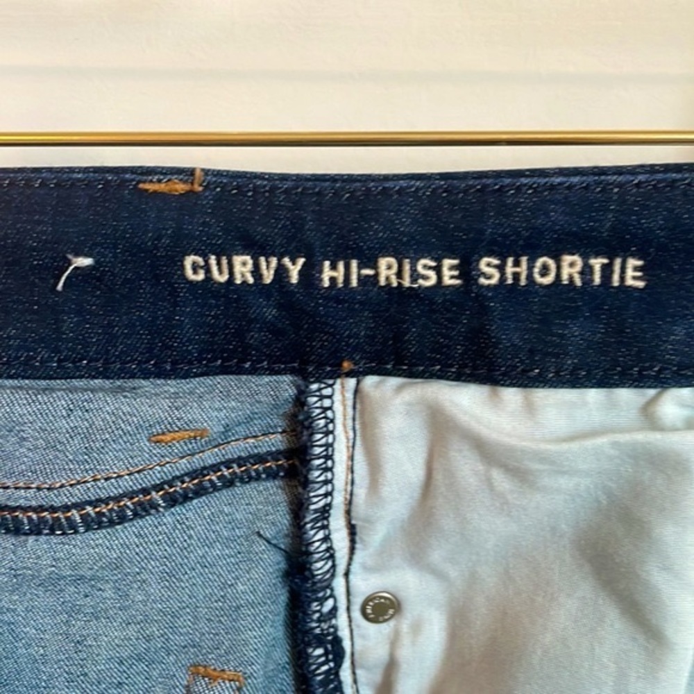 American Eagle Dark Indigo Distressed Curvy Hi-Rise Shortie (Size 2) - Picture 3 of 3